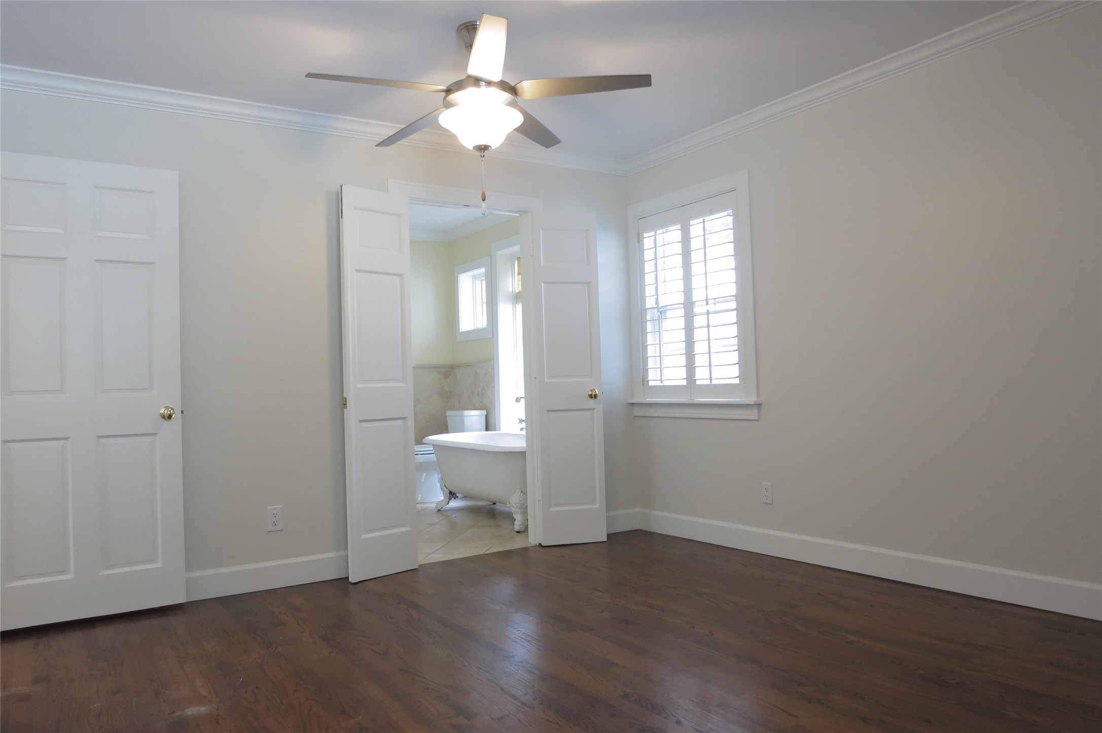 6208 Kirby Drive Houston, TX 77005 - Photo 10 of 19 an empty room with wooden floor and windows