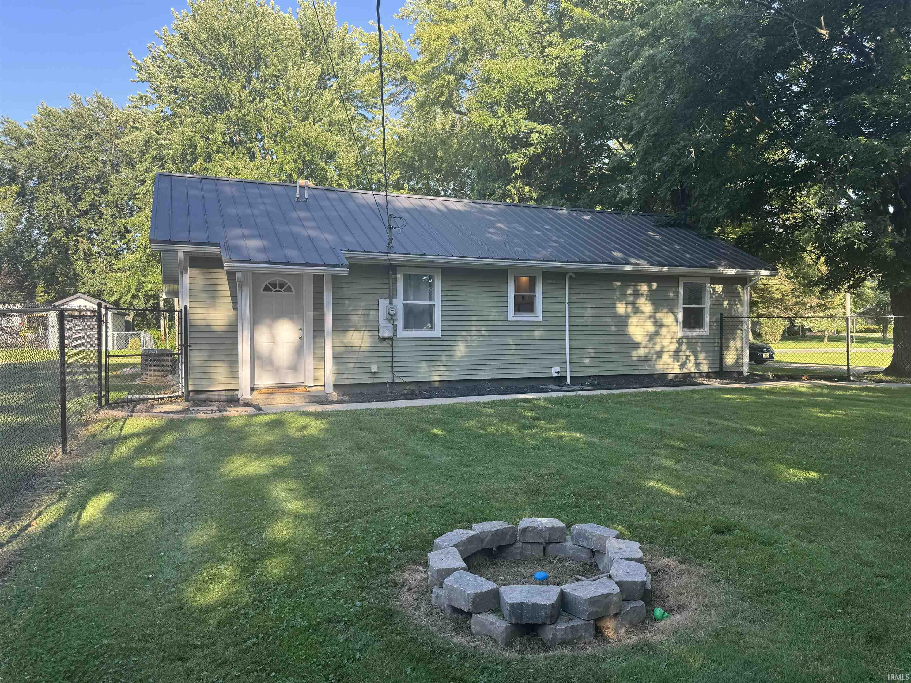 205 South Washington Street Wakarusa, IN 46573 - Photo 4 of 29