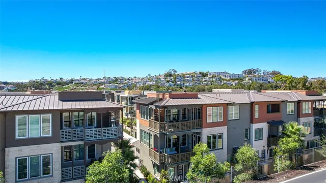 a picture of a table and chairs