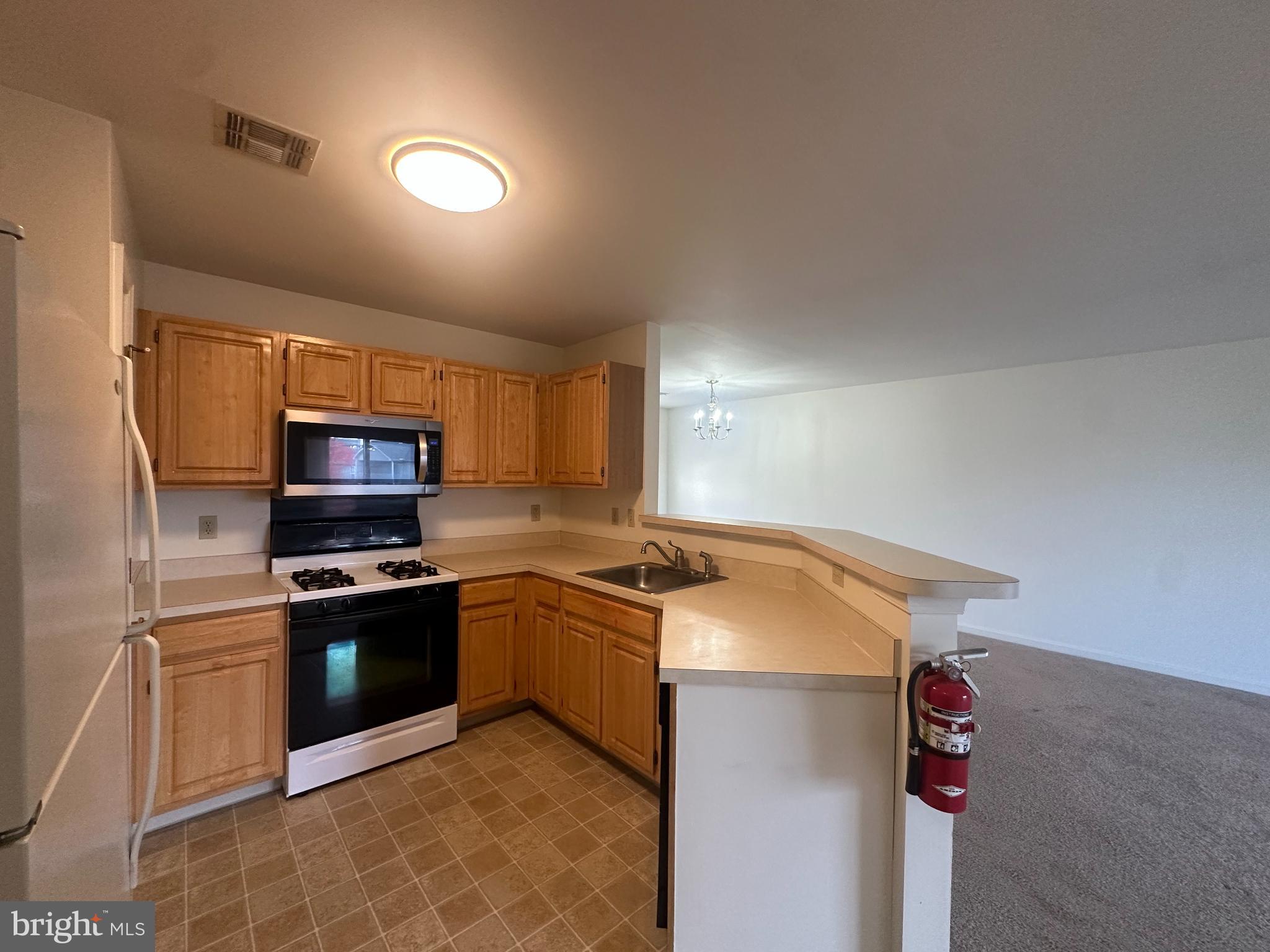 211 Sparrow Road Hummelstown, PA 17036 - Photo 6 of 17 Gallery Image 6