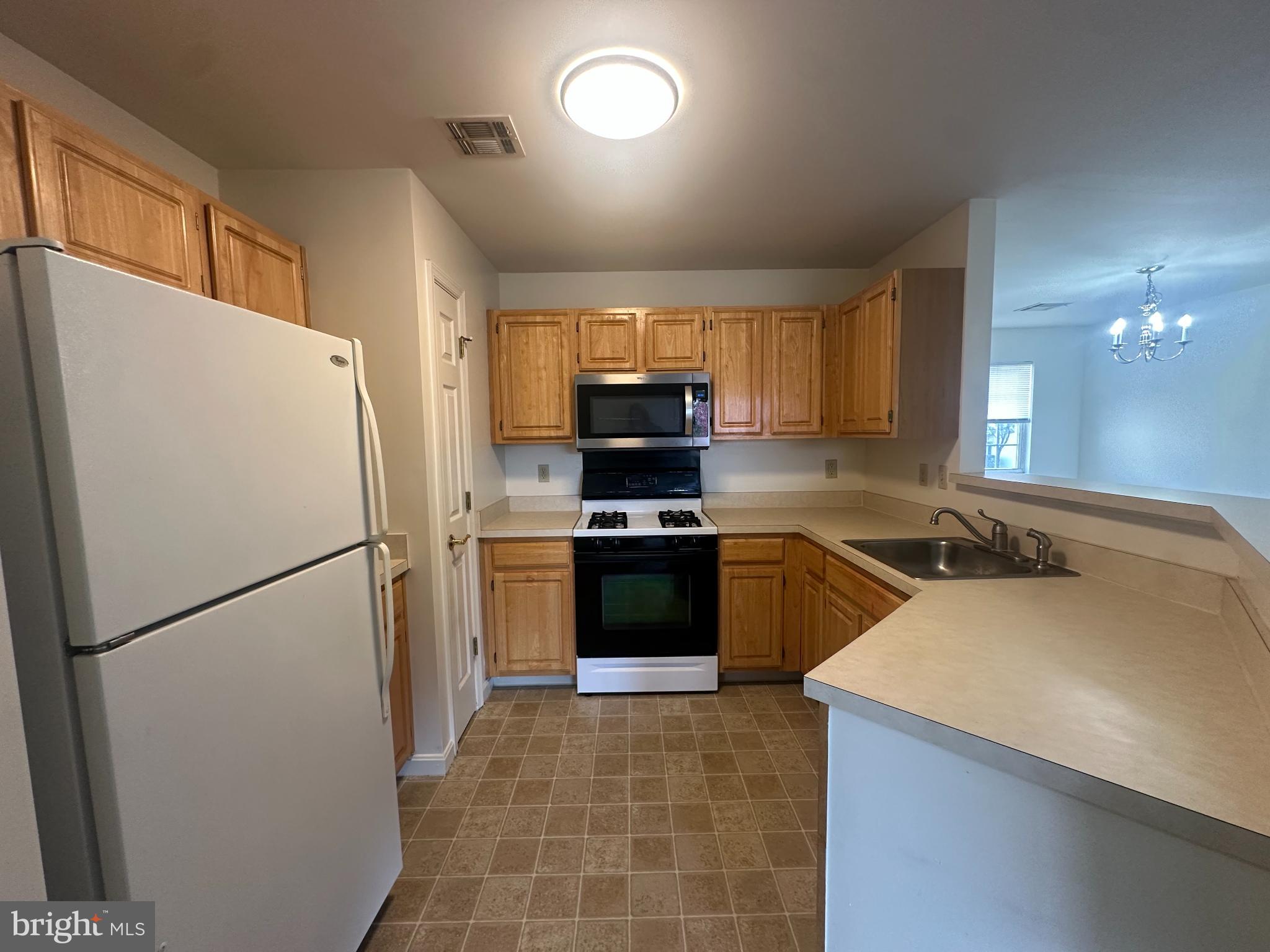 211 Sparrow Road Hummelstown, PA 17036 - Photo 7 of 17 Gallery Image 7