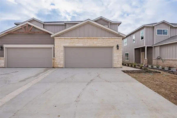 $2,100 | 640 Wheatfield Drive, Venus, TX 76084