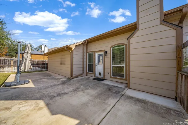 a view of a house with a backyard