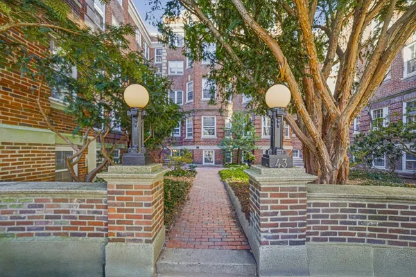 $3,200 | 41 Linnaean Street, Unit 1A, Cambridge, MA 02138