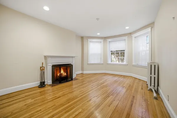 $3,200 | 41 Linnaean Street, Unit 1A, Cambridge, MA 02138