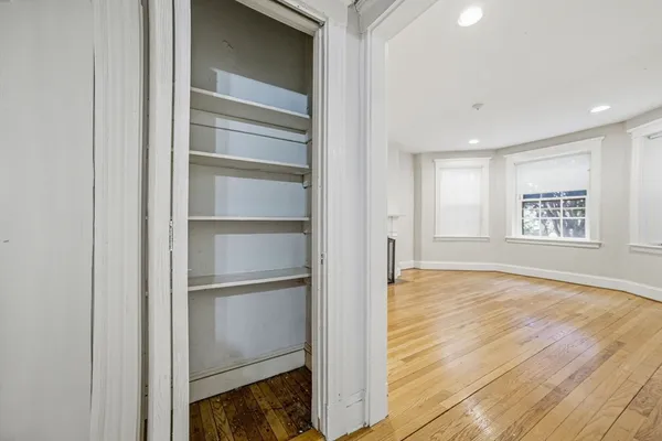 $3,200 | 41 Linnaean Street, Unit 1A, Cambridge, MA 02138