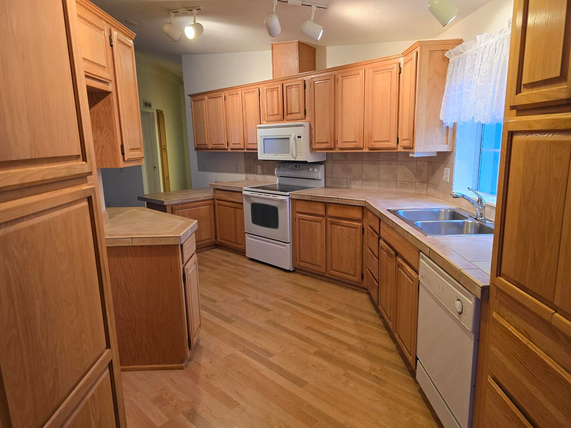 555 Freeman Road, Unit 254 Central Point, OR 97502 - Photo 5 of 19 9a295824-35ab-4952-a2ff-7b1cff231a56