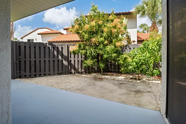 $3,900 | 5887 Fox Hollow Drive, Unit E, Boca Raton, FL 33486