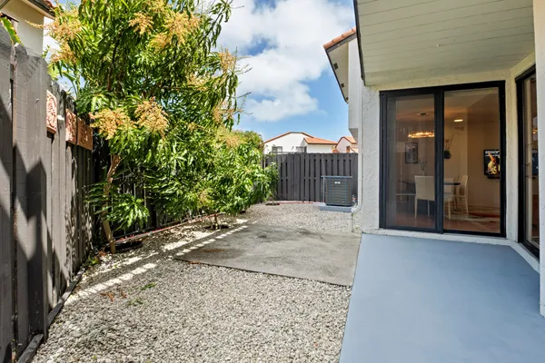 $3,900 | 5887 Fox Hollow Drive, Unit E, Boca Raton, FL 33486