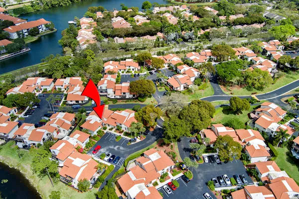 $3,900 | 5887 Fox Hollow Drive, Unit E, Boca Raton, FL 33486