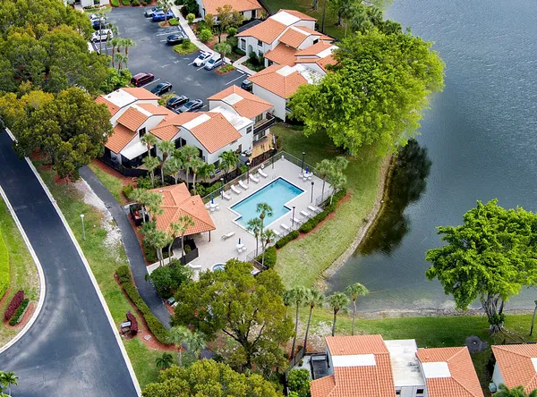 $3,900 | 5887 Fox Hollow Drive, Unit E, Boca Raton, FL 33486