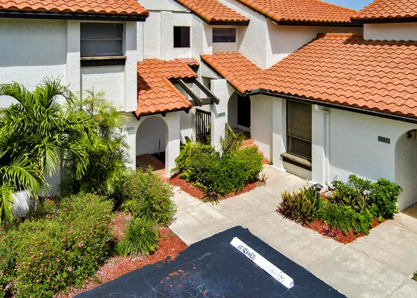 $3,900 | 5887 Fox Hollow Drive, Unit E, Boca Raton, FL 33486