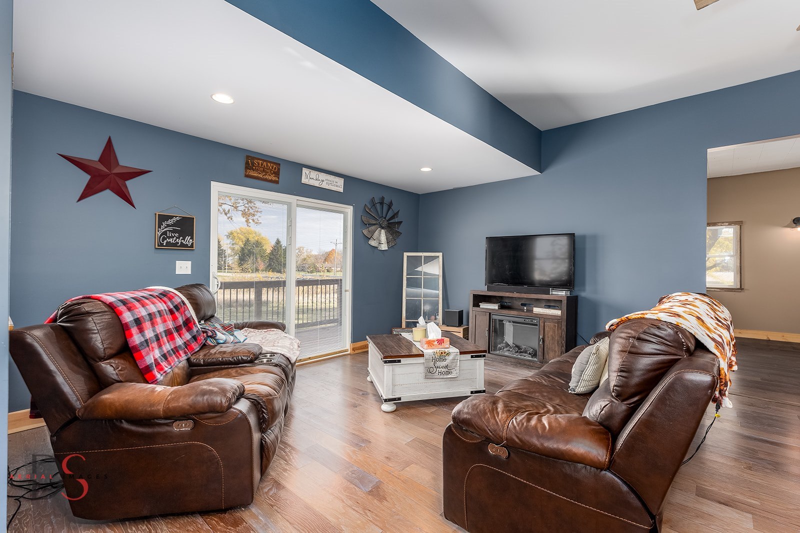 3280 East 2153rd Road Ottawa, IL 61350 - Photo 15 of 36 a living room with furniture or couch and a flat screen tv