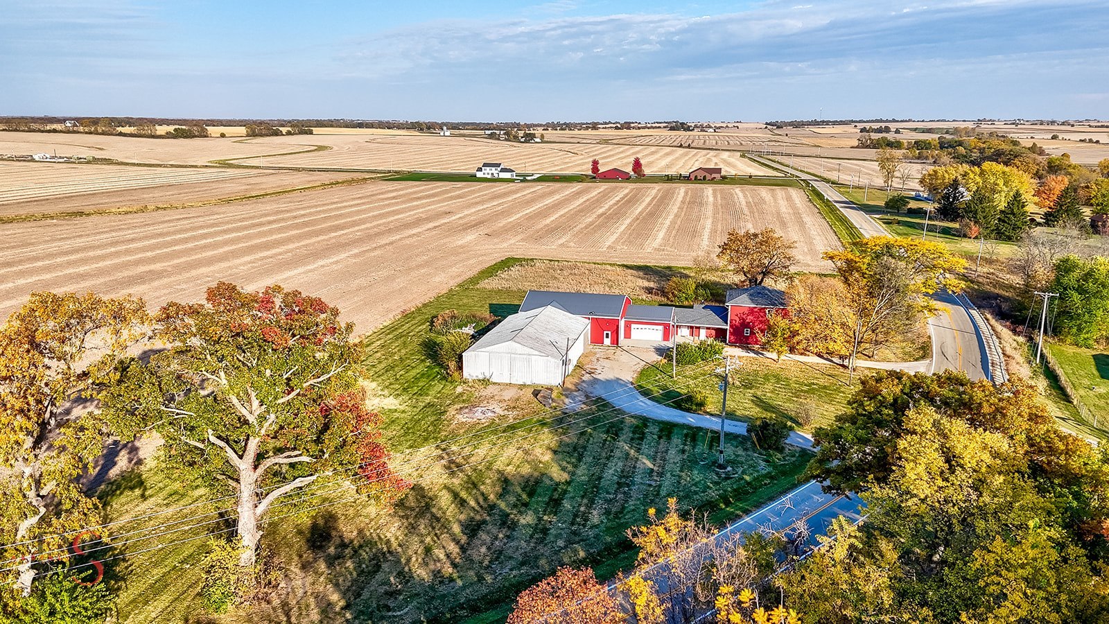 3280 East 2153rd Road Ottawa, IL 61350 - Photo 5 of 36 a view of an ocean and a beach