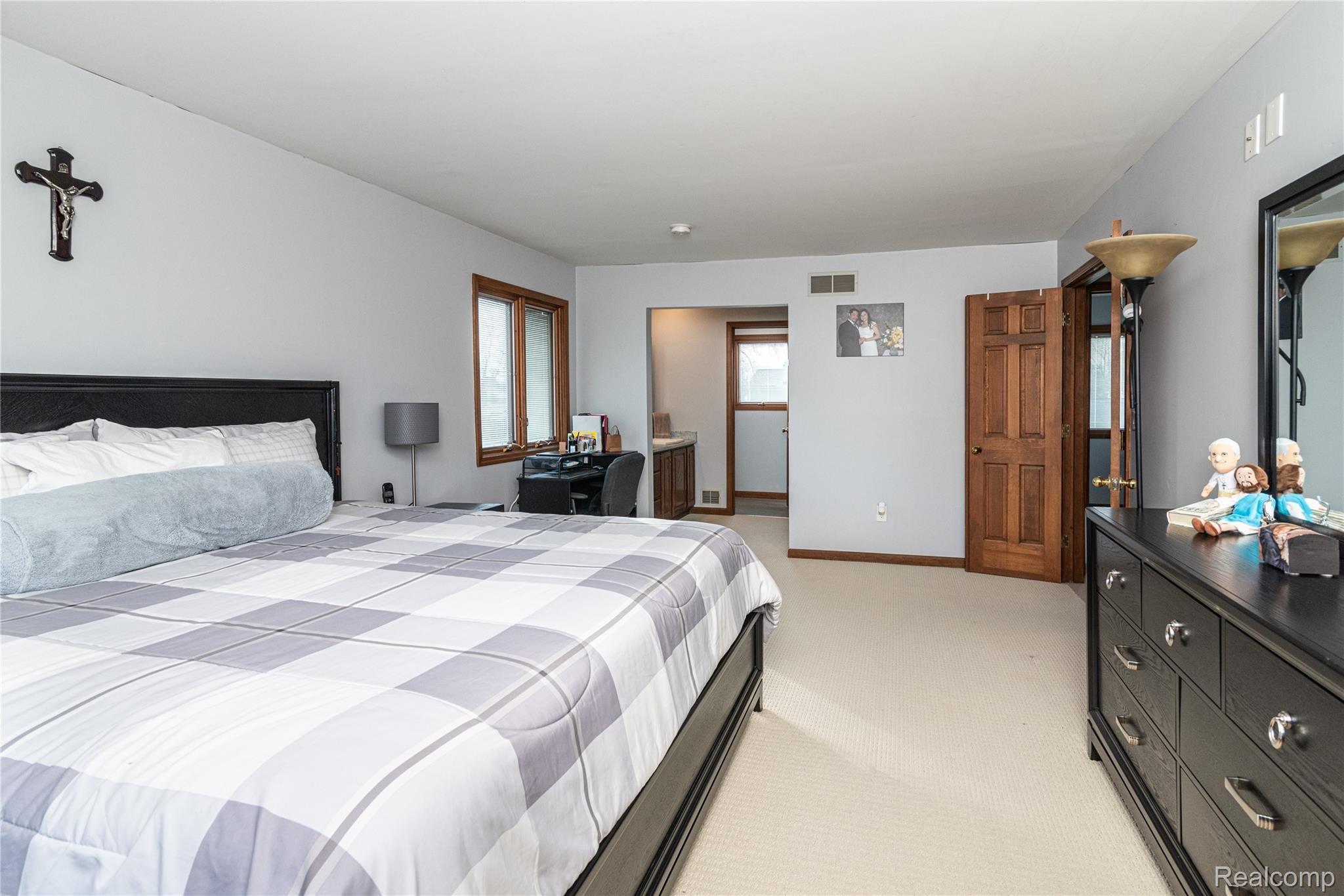 22647 Deerfield Road Novi, MI 48375 - Photo 23 of 51 Spacious