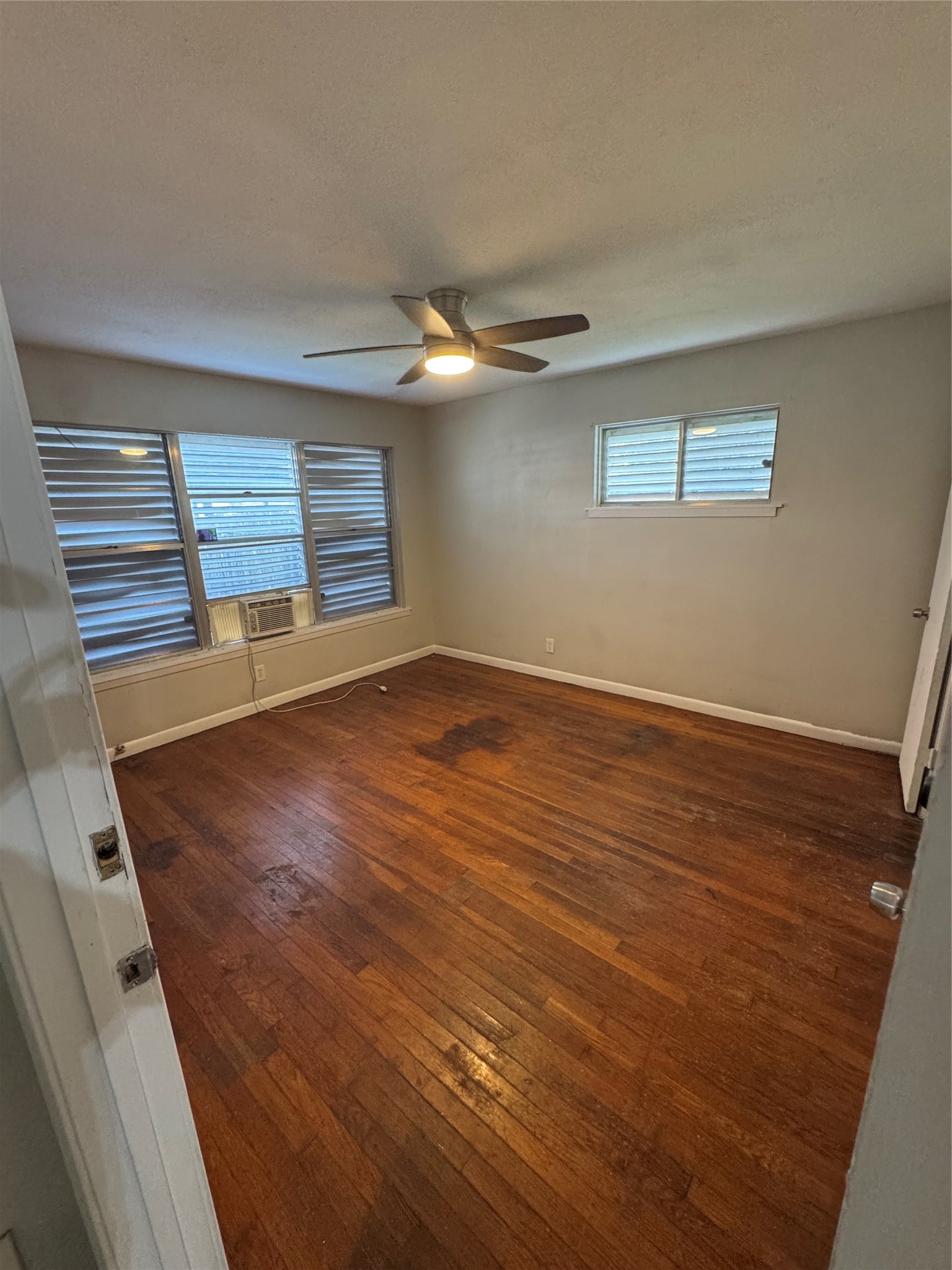 2522 Jackson La Marque, TX 77568 - Photo 5 of 18 a view of an empty room with a window