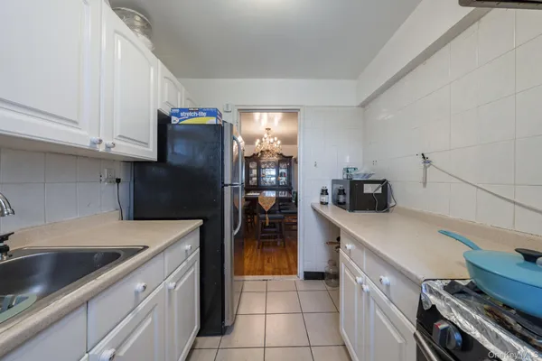 $220,000 | 143-50 Hoover Avenue, Unit 306 | Briarwood