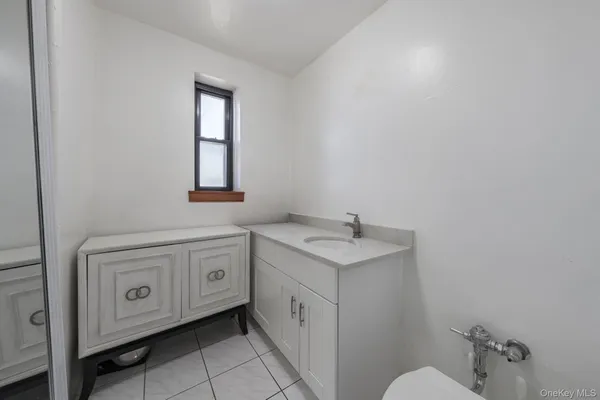 $220,000 | 143-50 Hoover Avenue, Unit 306 | Briarwood