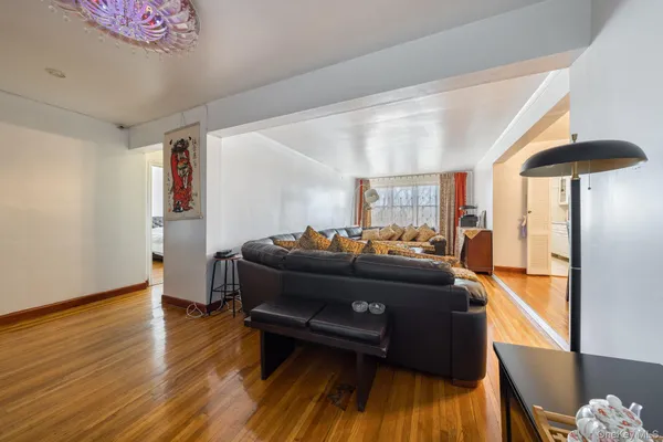 $220,000 | 143-50 Hoover Avenue, Unit 306 | Briarwood