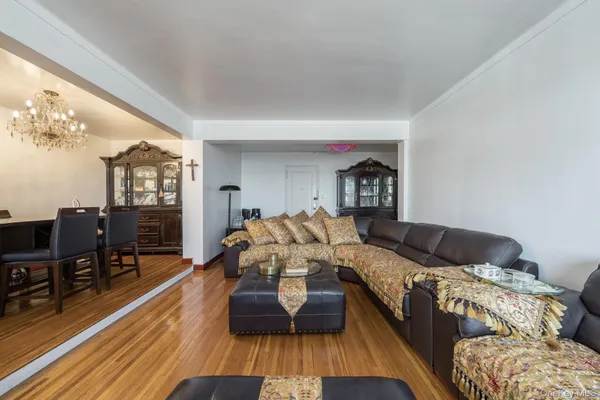 $220,000 | 143-50 Hoover Avenue, Unit 306 | Briarwood
