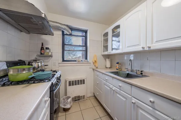 $220,000 | 143-50 Hoover Avenue, Unit 306 | Briarwood