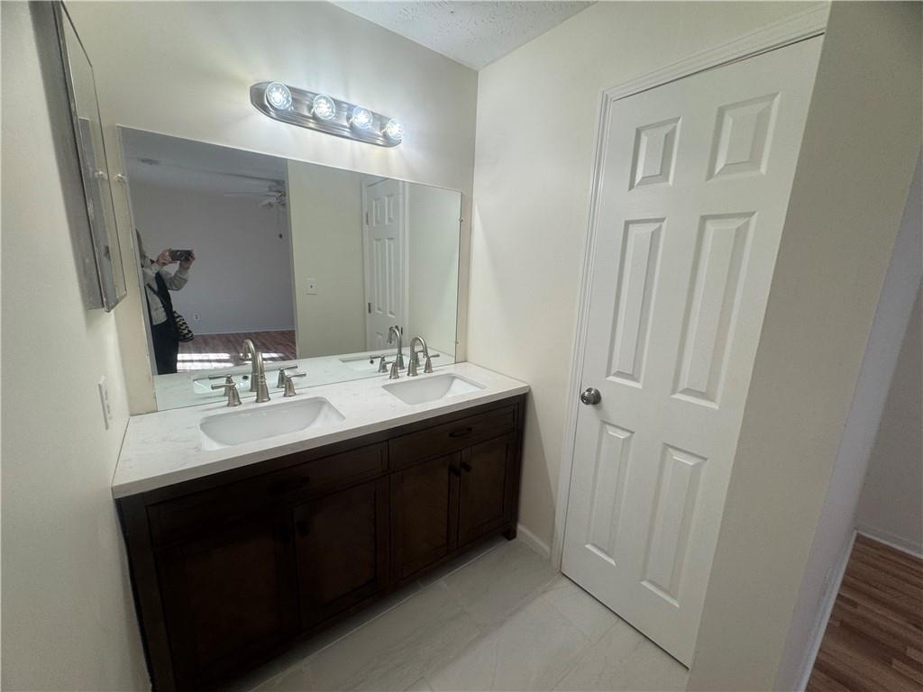 3563 Splinterwood Road Peachtree Corners, GA 30092 - Photo 6 of 13 a bathroom with 2 sink and a mirror