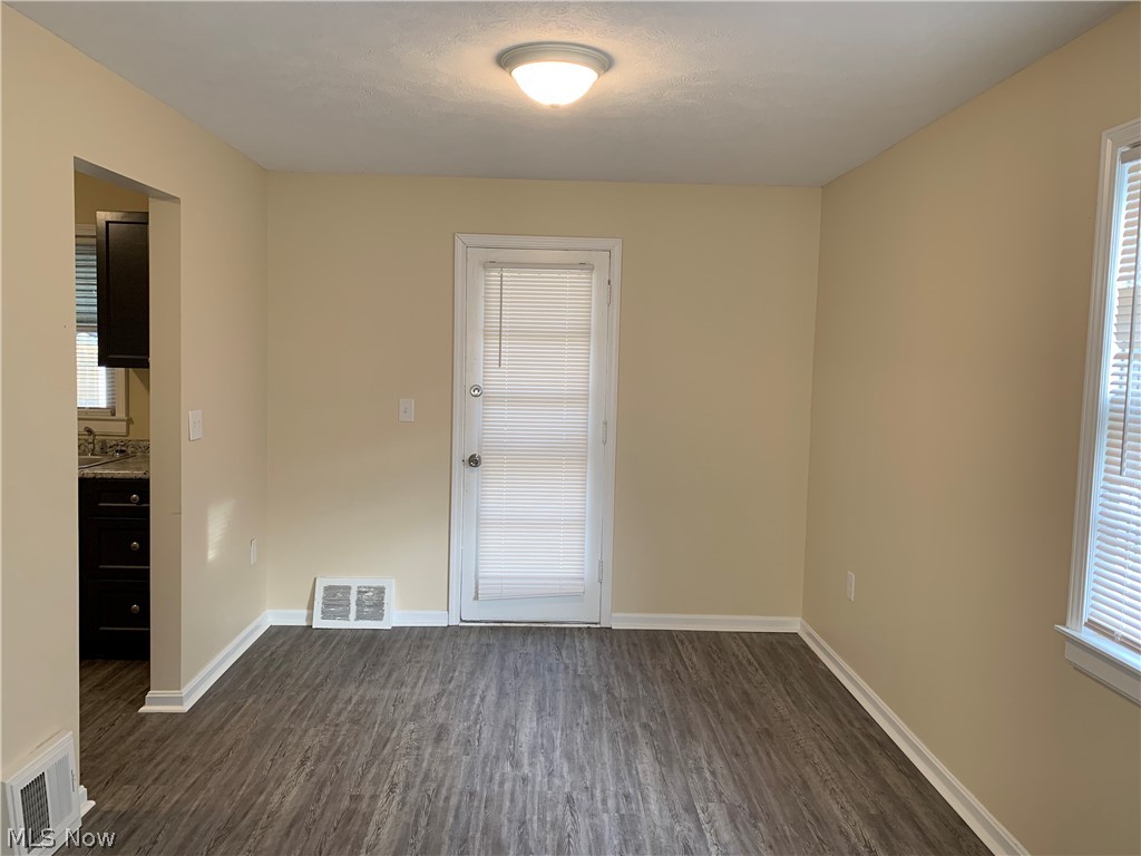1051 Selwyn Road Cleveland Heights, OH 44112 - Photo 4 of 19