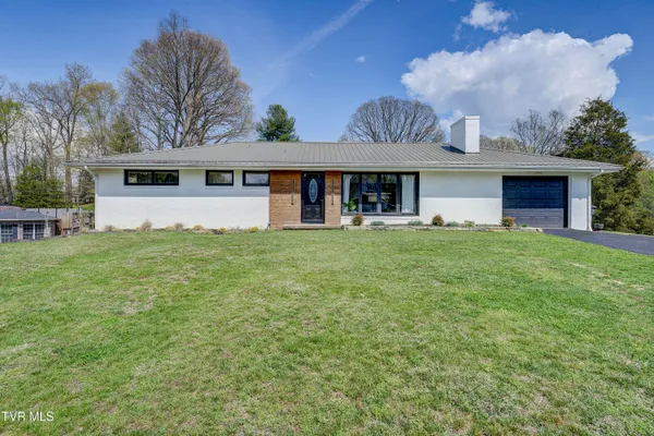 $379,500 | 616 Hammond Avenue, Mount Carmel, TN 37645