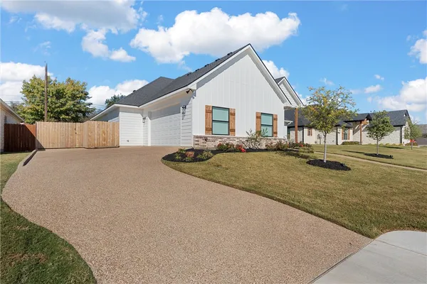 a house view with a outdoor space