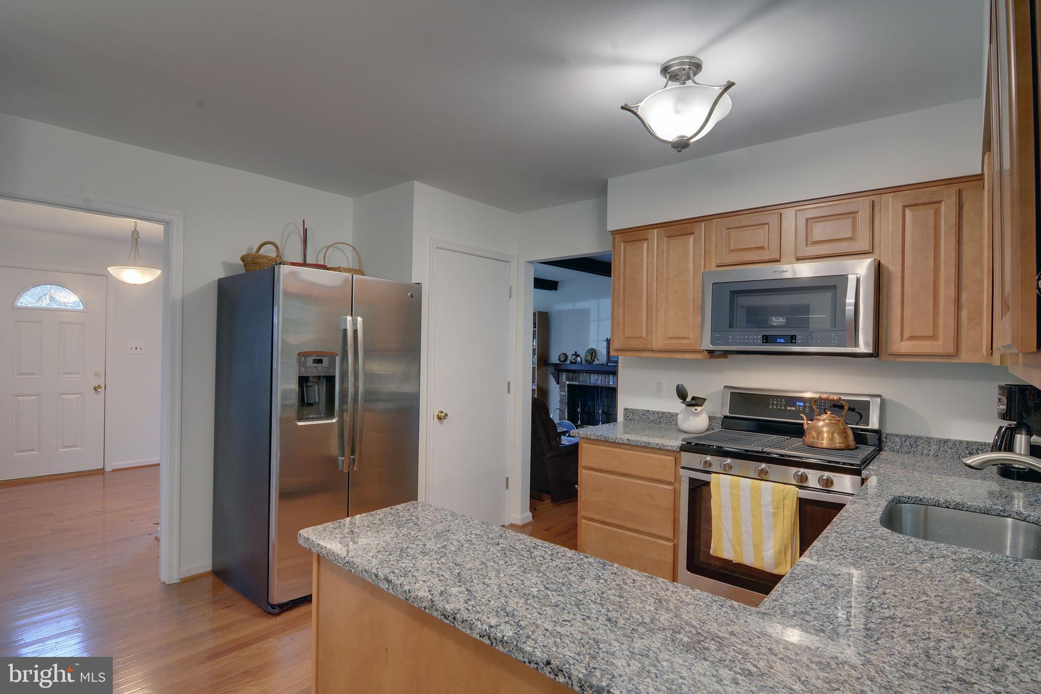 8811 Cuttermill Place Springfield, VA 22153 - Photo 4 of 12 Granite Counters
