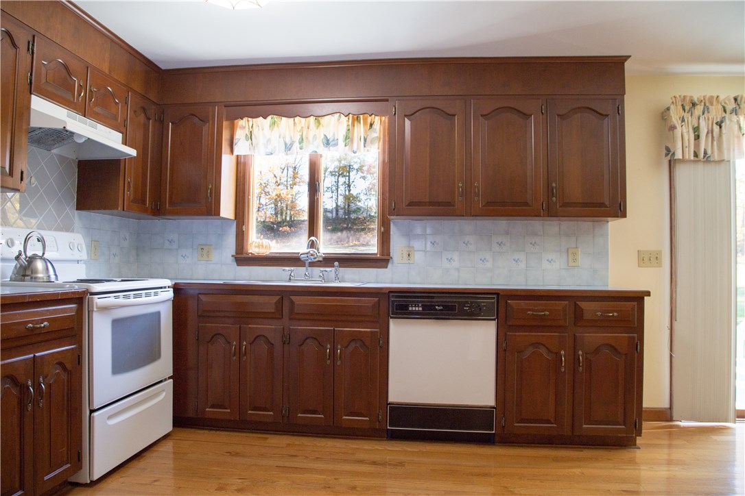 28 Tara Lane Woonsocket, RI 02895 - Photo 10 of 28 Gallery Image 10