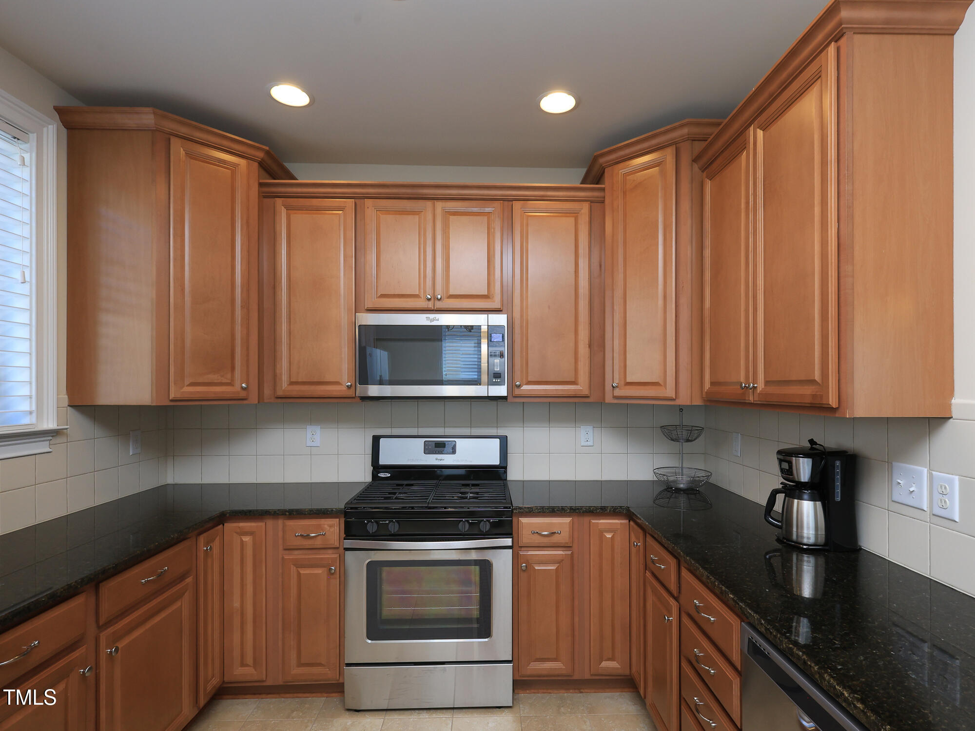 10529 Sablewood Drive, Unit 116 Raleigh, NC 27617 - Photo 21 of 57 029_10529_sablewood_116_kitchen