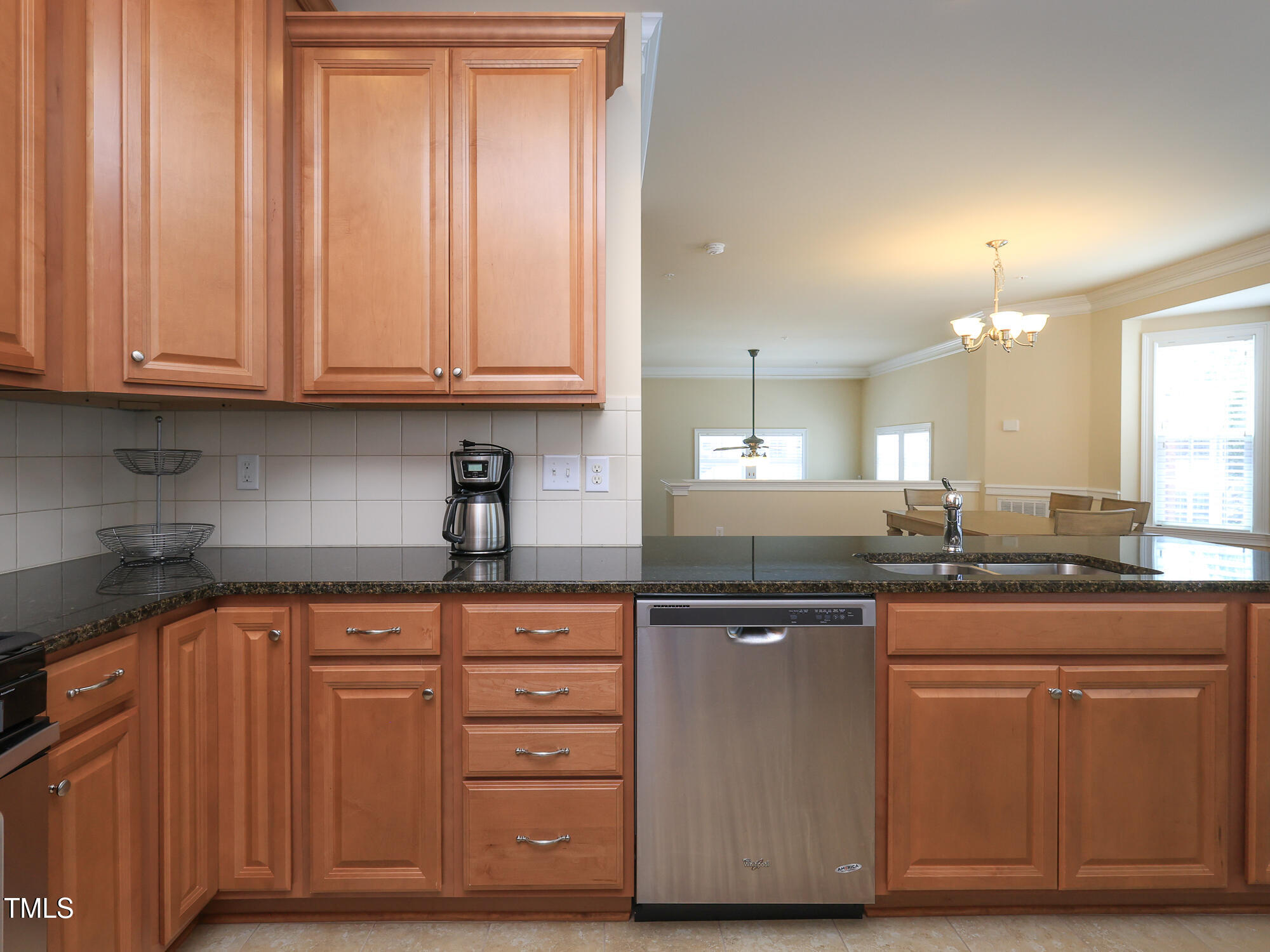 10529 Sablewood Drive, Unit 116 Raleigh, NC 27617 - Photo 22 of 57 031_10529_sablewood_116_kitchen