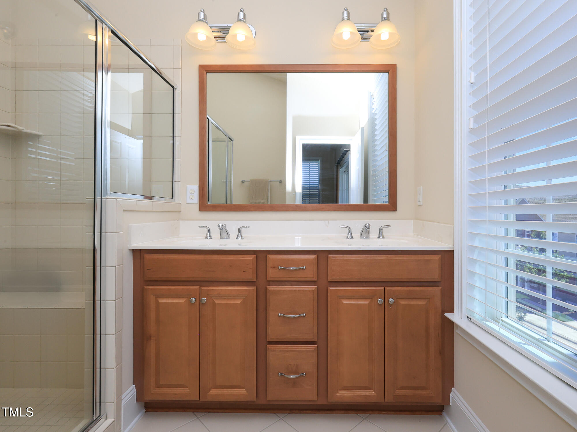 10529 Sablewood Drive, Unit 116 Raleigh, NC 27617 - Photo 35 of 57 044_10529_sablewood_116_primary_bath