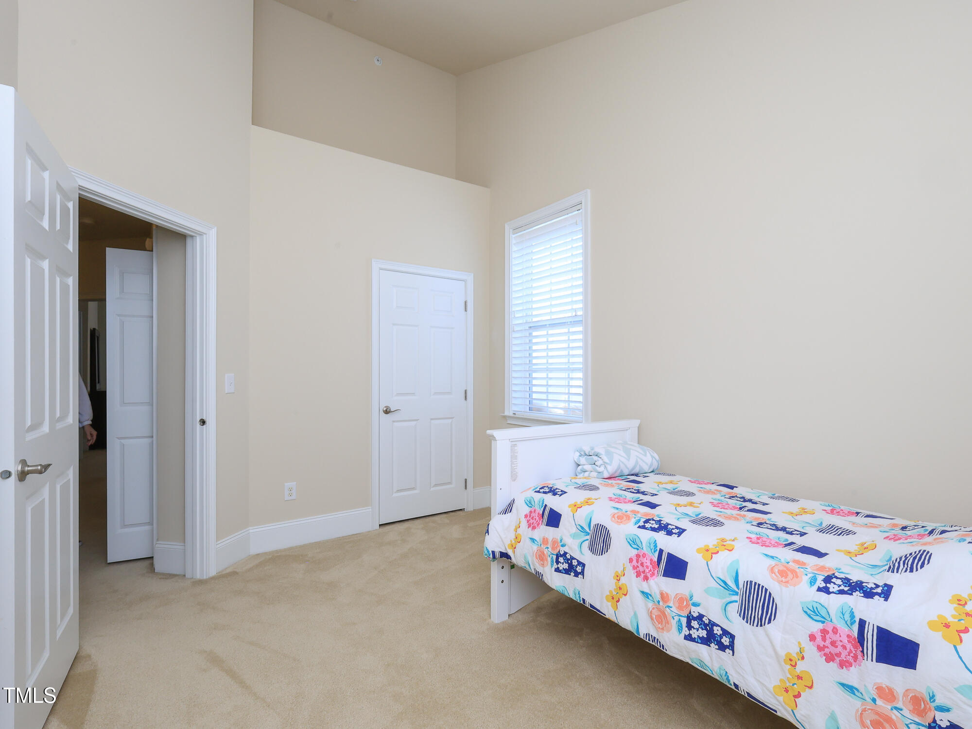 10529 Sablewood Drive, Unit 116 Raleigh, NC 27617 - Photo 42 of 57 063_10529_sablewood_116_bdrm3