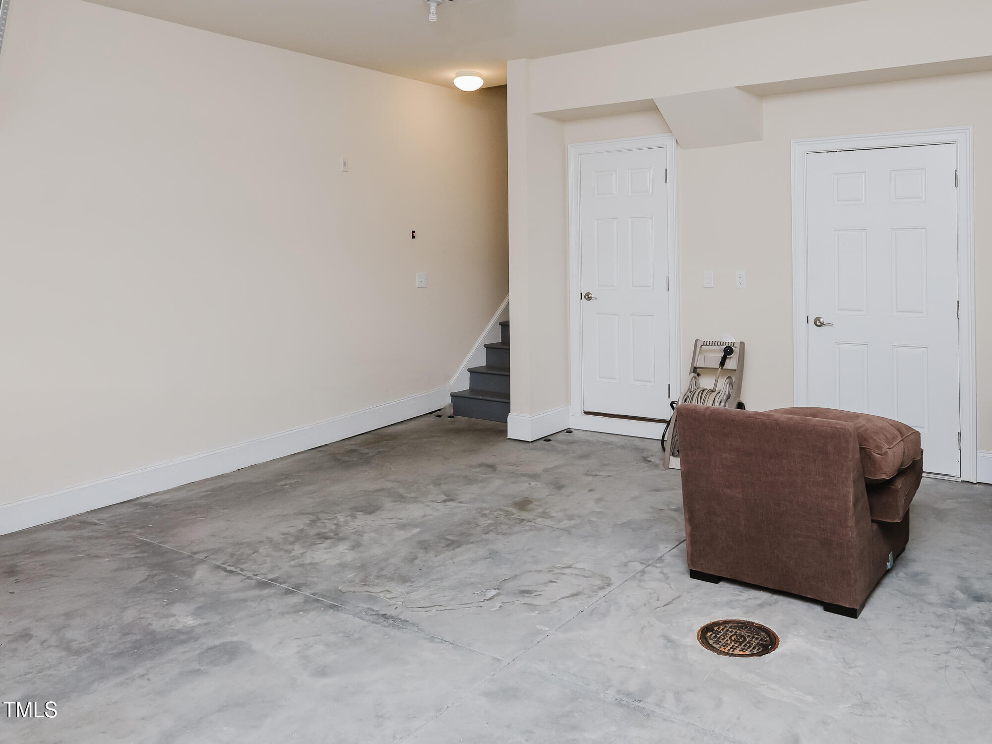 10529 Sablewood Drive, Unit 116 Raleigh, NC 27617 - Photo 48 of 57 070_10529_sablewood_116_garage