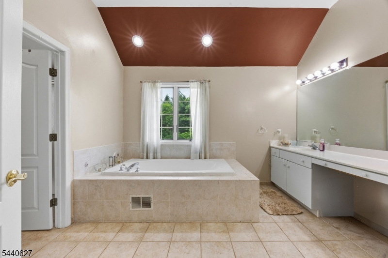 72 Doby Road Randolph, NJ 07945 - Photo 18 of 38