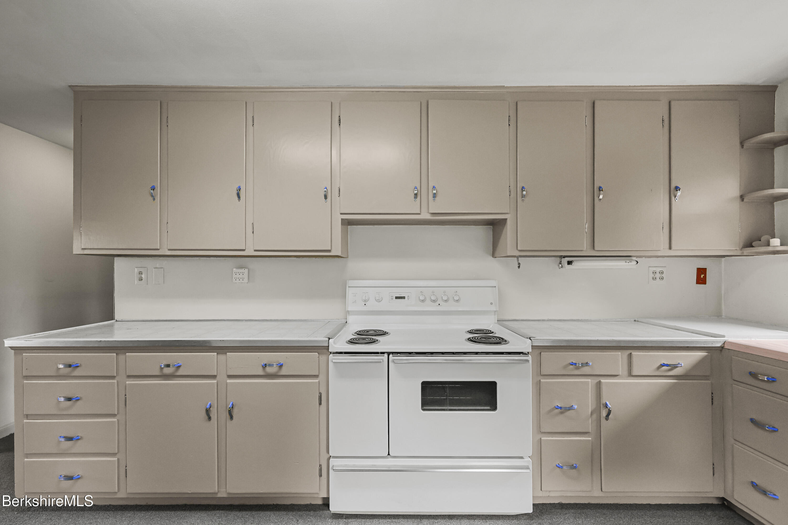 44 Jason Street Pittsfield, MA 01201 - Photo 8 of 41 Kitchen