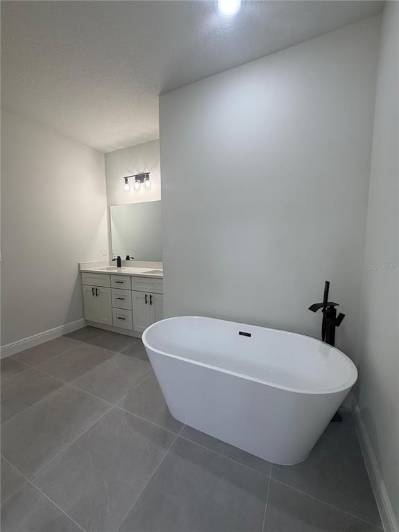 16252 Southwest 27th Terrace Road Ocala, FL 34473 - Photo 6 of 15 a spacious bathroom with a bathtub and sink