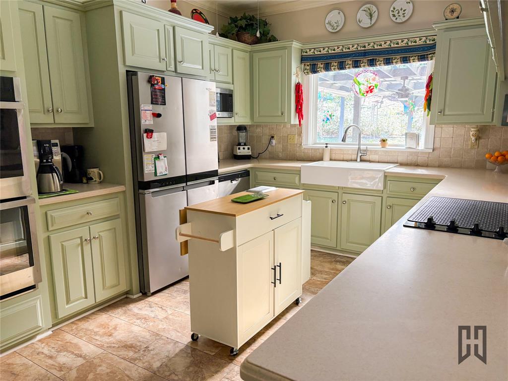 701 Forest Drive Homer, LA 71040 - Photo 12 of 34 New appliances ~ Double Oven - Farmhouse sink