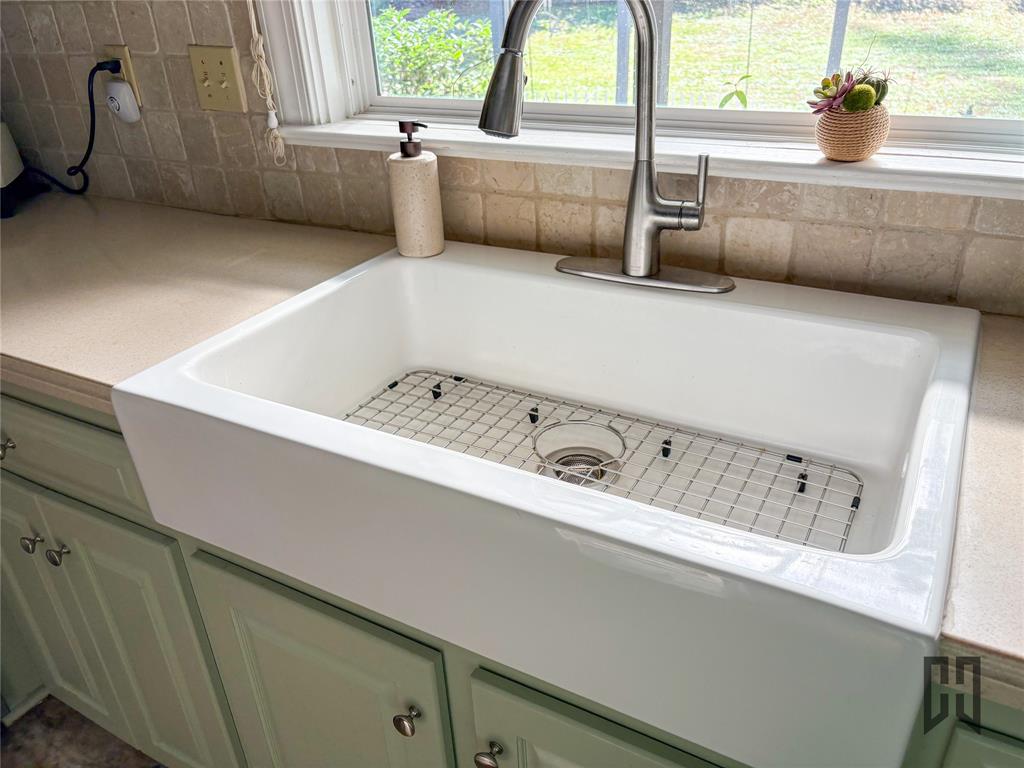 701 Forest Drive Homer, LA 71040 - Photo 15 of 34 Farmhouse kitchen sink