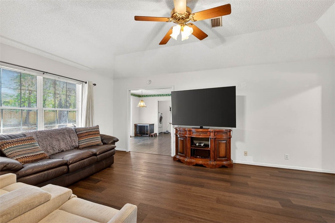 136 Timber Ridge Drive Brunswick, GA 31525 - Photo 2 of 27