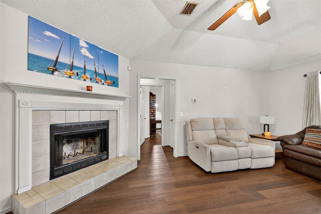 136 Timber Ridge Drive Brunswick, GA 31525 - Photo 8 of 27