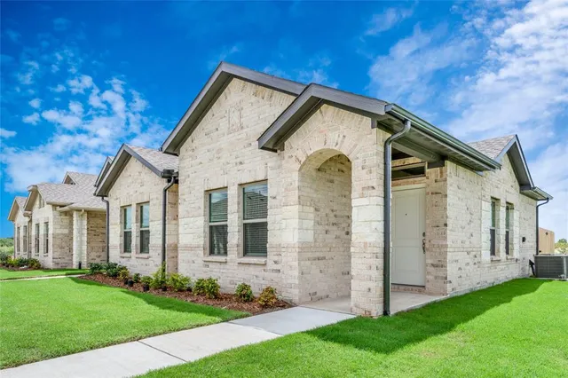 $1,385 | 6415 Fm 1570 Street West, Unit B, Greenville, TX 75402
