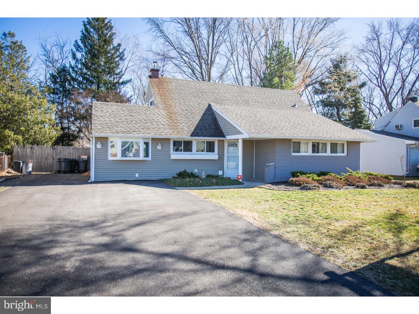 98 Hollow Road Levittown, PA 19056 - Photo 1 of 25 Gallery Image 1