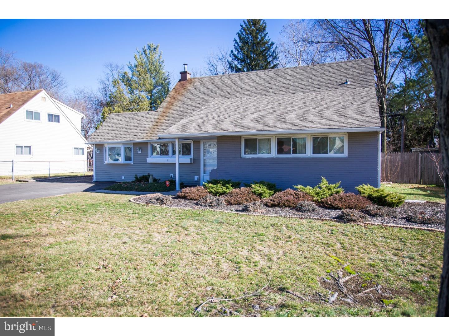 98 Hollow Road Levittown, PA 19056 - Photo 2 of 25 Gallery Image 2