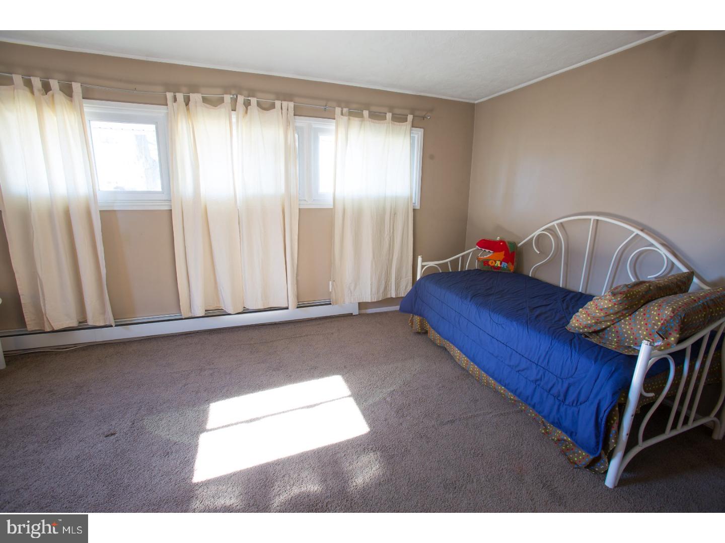 98 Hollow Road Levittown, PA 19056 - Photo 12 of 25 Gallery Image 12