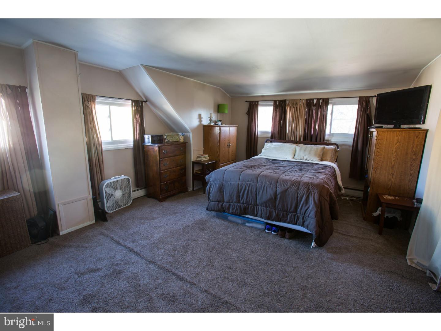 98 Hollow Road Levittown, PA 19056 - Photo 14 of 25 Gallery Image 14