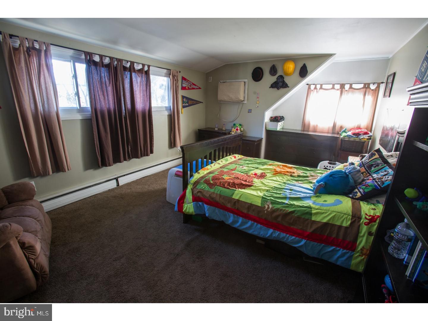 98 Hollow Road Levittown, PA 19056 - Photo 16 of 25 Gallery Image 16