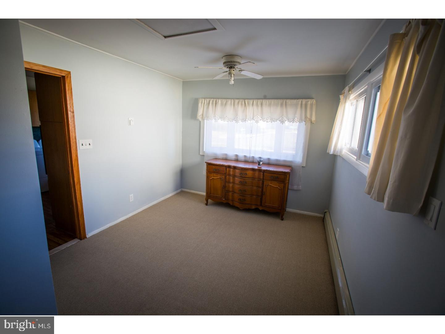 98 Hollow Road Levittown, PA 19056 - Photo 6 of 25 Gallery Image 6